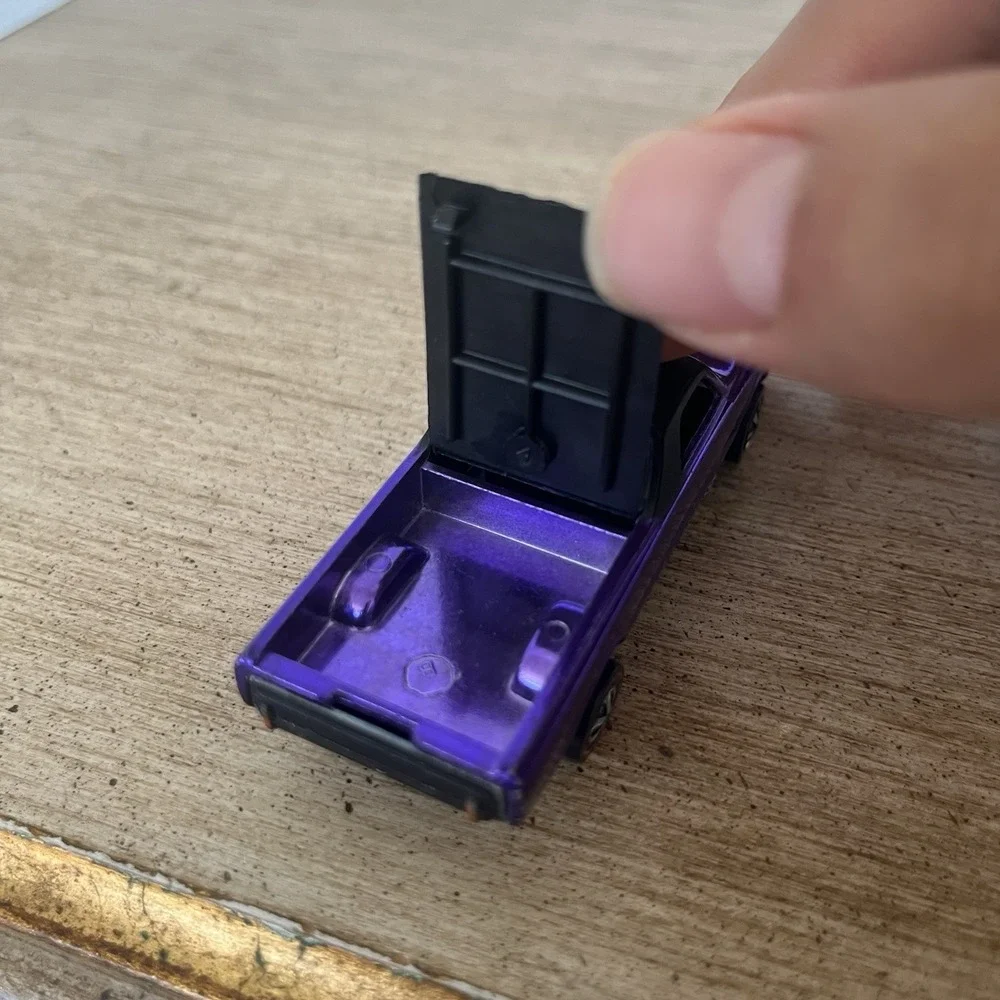 1968 Hot Wheels Redline Custom Fleetside Spectraflame Purple USA + Button